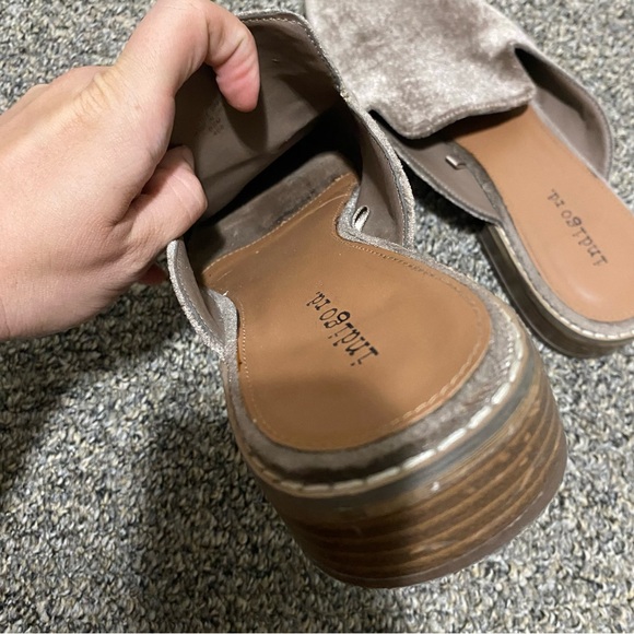 Gorgeous Velvet Mule Clogs Gold Light Brown Women’s 8.5 Shoes Slip On Velour Tan - Picture 3 of 9